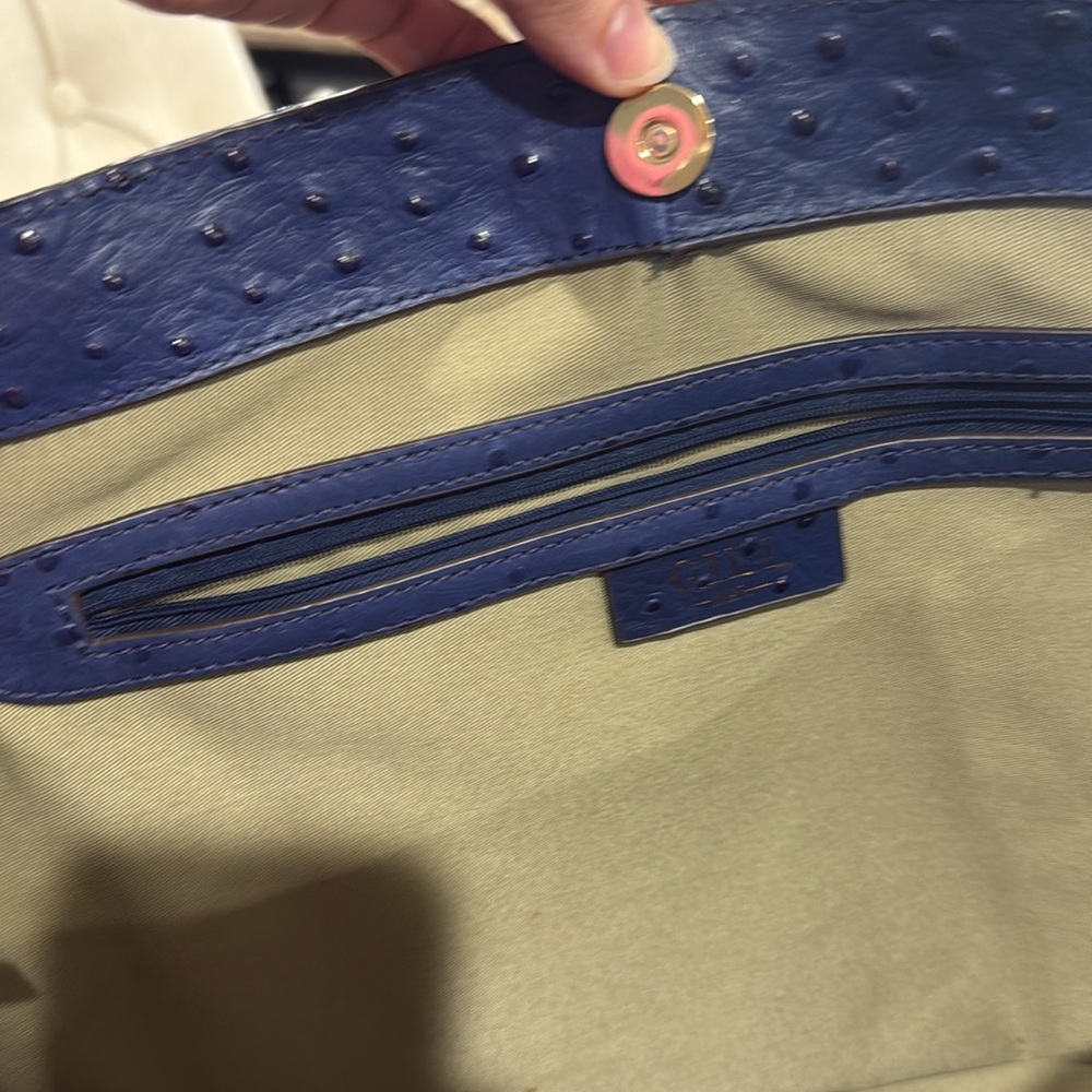 G.I.L.I. Blue Leather Shoulder Bag with Adjustable Strap/Gold Hardware - Picture 9 of 9